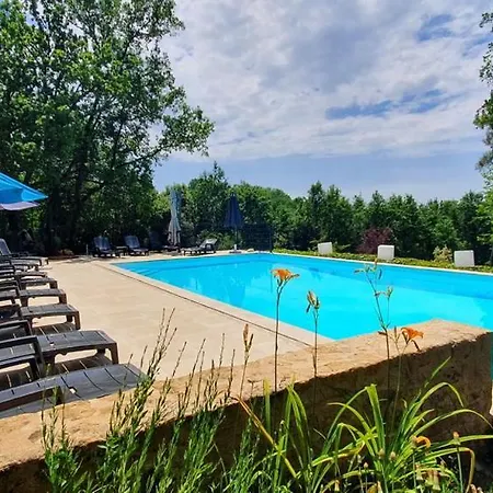 Bed & Breakfast Le Nieudegat: Country Retreat With Pool Near Sarlat