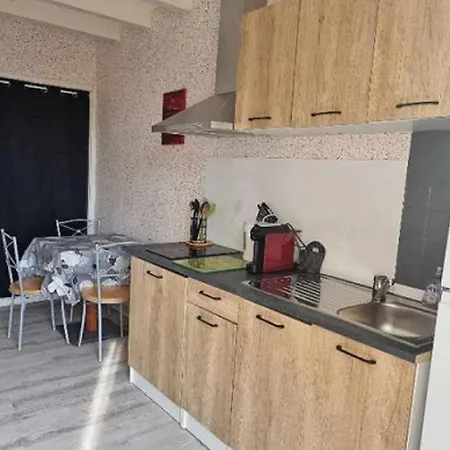 gîte le nieudegat chambre d'hôte , kitchenette , climatisation et borne électrique Couette-café Simeyrols