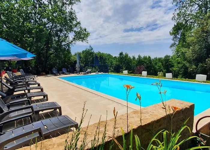 Le Nieudegat Et Table D'hote Piscine Climatisation Proche De Sarlat Au Coeur De La Nature Bed & Breakfast Simeyrols